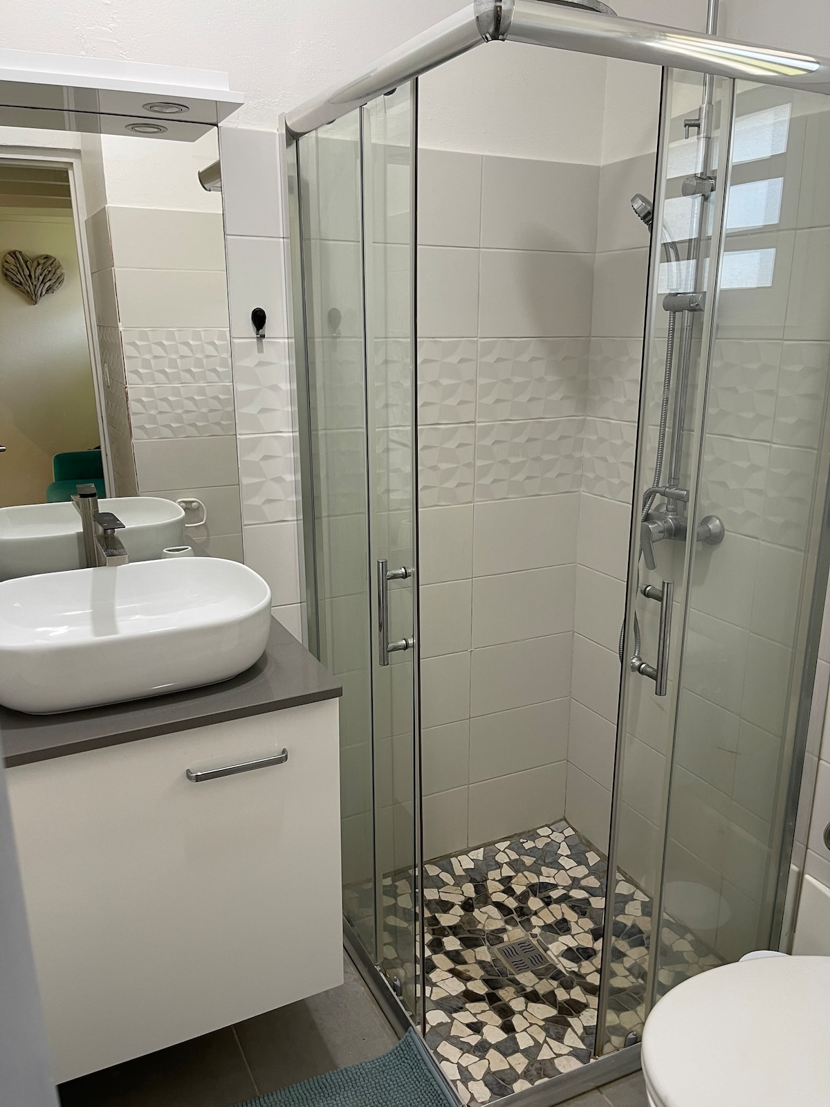 5ce7f2b1-9b58-481c-90a4-c2ade2d1ba07