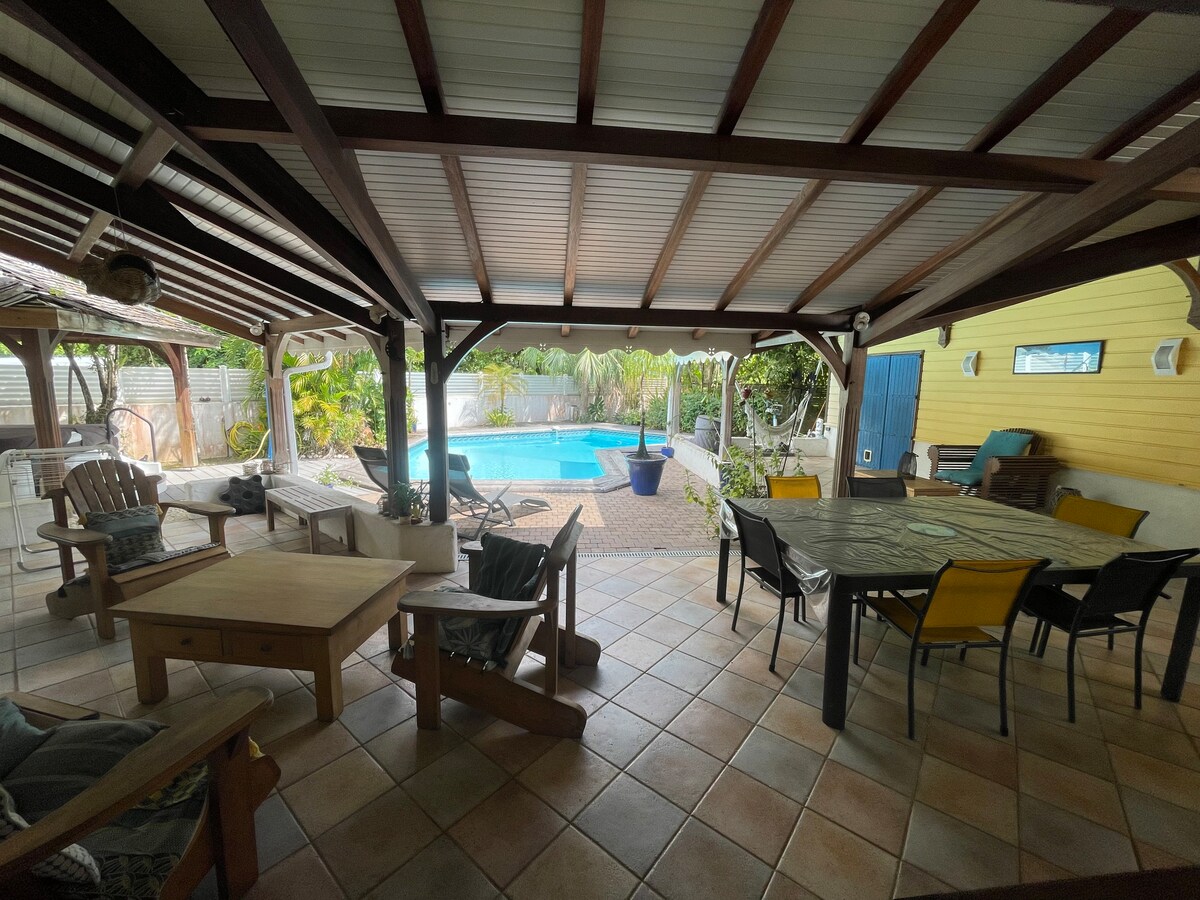 8a994bd6-29b7-4c1b-b2ef-373bb4e09260